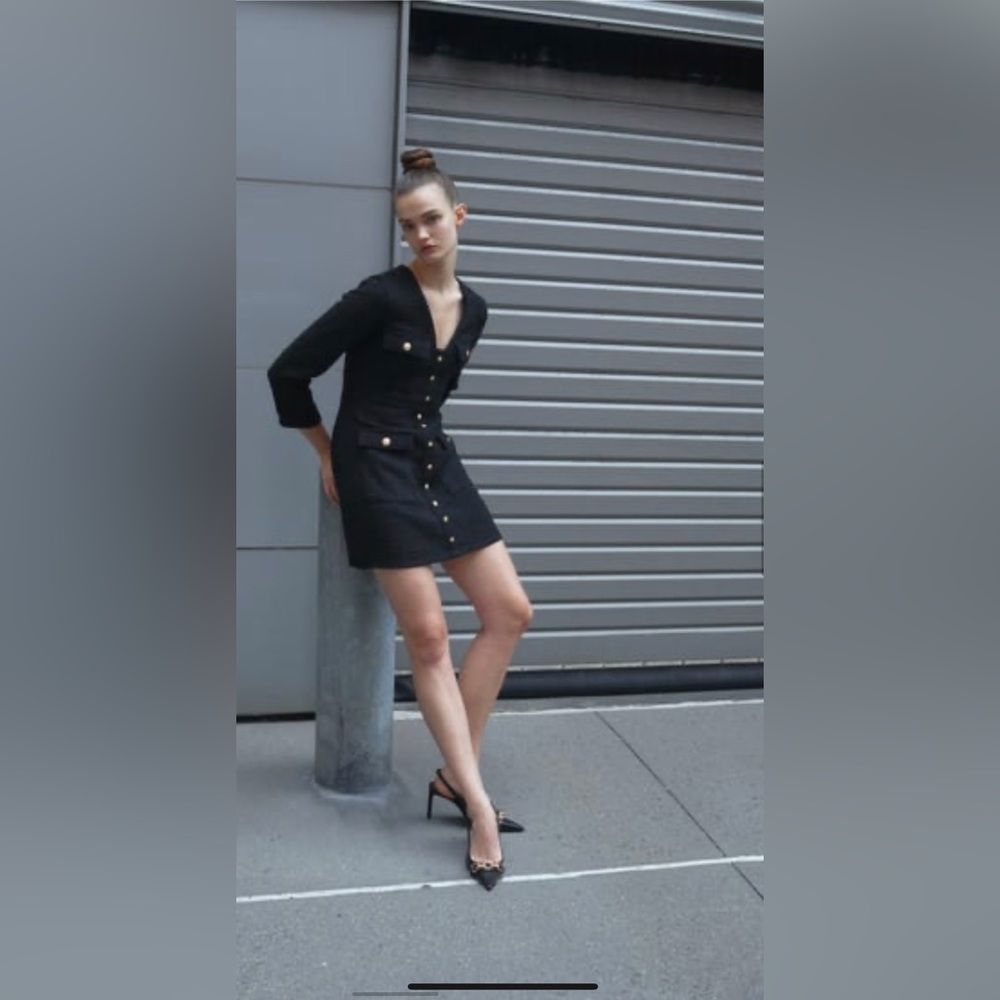 ZARA GOLD BUTTON TEXTURED DRESS
BLACK🖤brand new